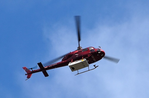 Foto eines Helikopters mit Airborne Laser Scanning Ausrüstung.